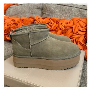 ❣️🆕 UGG® Classic Ultra Mini Platform Boots in Antilope Suede Shade❣️